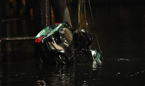 So Retten Sie Sich Wenn Ihr Auto Ins Wasser Stürzt B Z Die Stimme Berlins