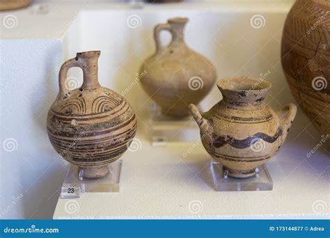 Early and Middle Bronze Age Pottery Editorial Photography - Image of handmade, athene: 173144877