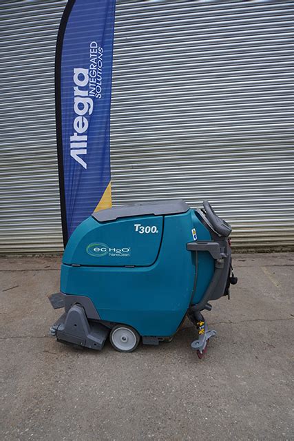 Tennant T300e Floor Cleaner Scrubber 15566