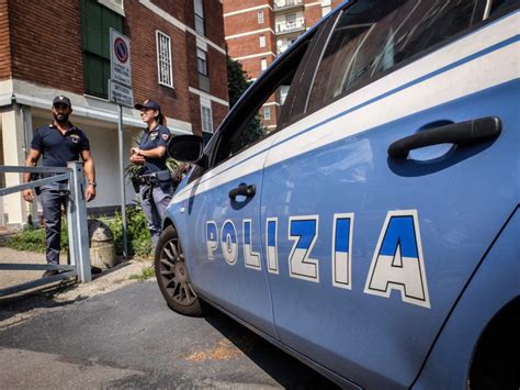 Efferato Omicidio A Milano Donna Uccisa A Coltellate Fermato Il