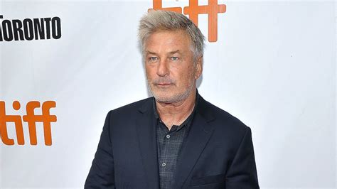 Nach Tod Am Filmset Familie Von Halyna Hutchins Verklagt Alec Baldwin