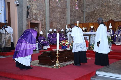 Chefe De Estado No Acto F Nebre Do Cardeal Dom Alexandre Do Nascimento