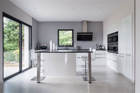 Cuisine Siematic Moderne En Laque Blanche Avec Un Lot Central Rennes