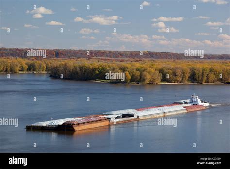 Towboat barge mississippi river hi-res stock photography and images - Alamy