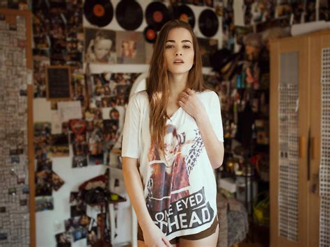 Brunette Nude Model Alta California