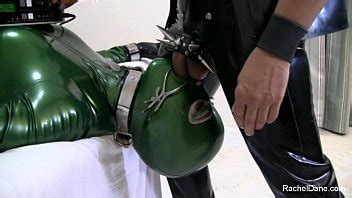 Esclavo sexual de látex XVIDEOS