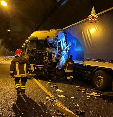 Incidente Tra Due Auto E Un Tir Chiusa La Monti Lepini A Priverno