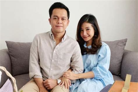 6 Artis Indonesia Yang Pasangannya Meninggal Di Usia Muda Okezone Celebrity