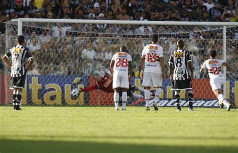 Rogério Ceni defesas e pênalti coroam excelente atuação SPFC