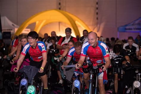 Sechs Stunden Auf Dem Rad Indoor Cycler Treffen Sich In M Llbergen