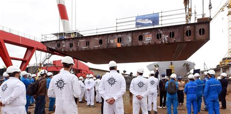 Saint Nazaire la quille du premier paquebot propulsé au GNL posée aux