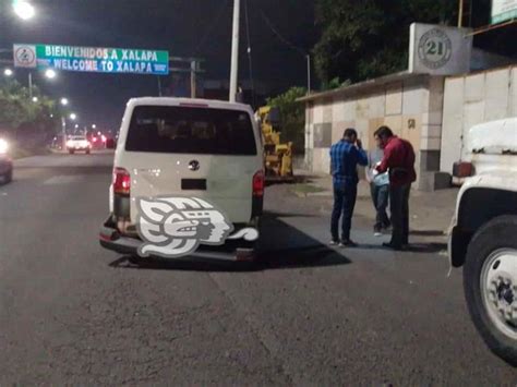 Colisionan cuatro automóviles en bulevar Banderilla hay tres lesionados