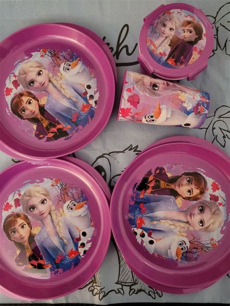 Lot Assiettes Gobelets Et Tupperware Reine Des Neiges