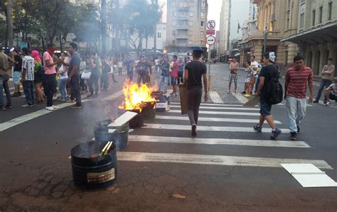 Fotos Manifestantes Fazem Ato No Centro De Ribeirão Preto Fotos Em