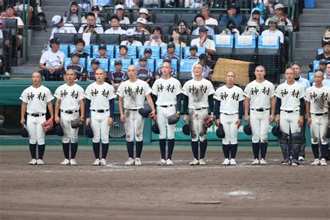 ＜岡山学芸館・神村学園＞試合を制した神村学園ナイン（撮影・大城 有生希） ― スポニチ Sponichi Annex 野球