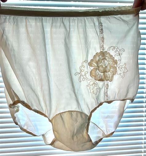 Vintage Granny Sheer Mushroom Gusset 100 Nylon 60s Gem