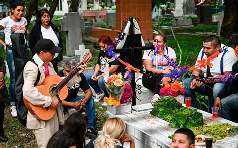 Es El Dia De Los Muertos La Oportunidad De Reencontrarse Con La Familia