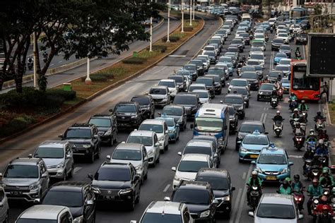 Foto Pertimbangan Pemberlakuan Ganjil Genap Muncul Klaster