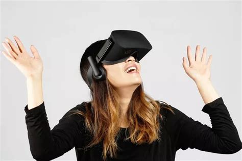 Thousands Of Women Confess To Wanting Virtual Reality SEX As Techy Toys