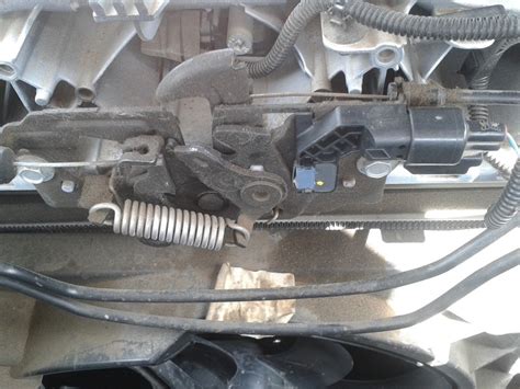 концевик капота — Ford Focus Hatchback III, 1,6 л, 2013 года ...