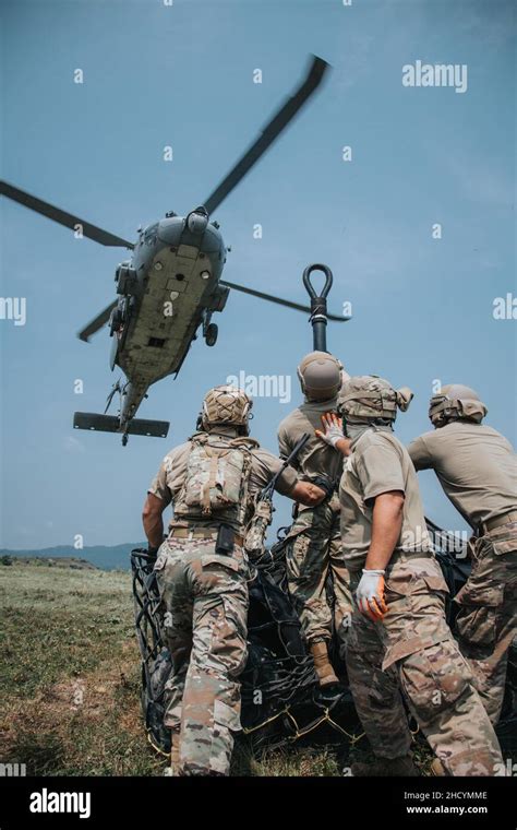 Airmen From The Kentucky Air National Guard’s 123rd Contingency Response Group Prepare To Hook A