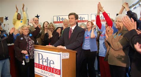 Élections américaines Pete Buttigieg le jeune élu ouvertement gay officiellement dans la