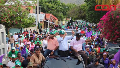 Leonel Fernández recorre barrios de Neiba y Duvergé