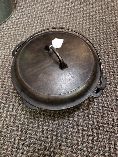 Help Identify 5 Qt Dutch Oven 8 R Castiron