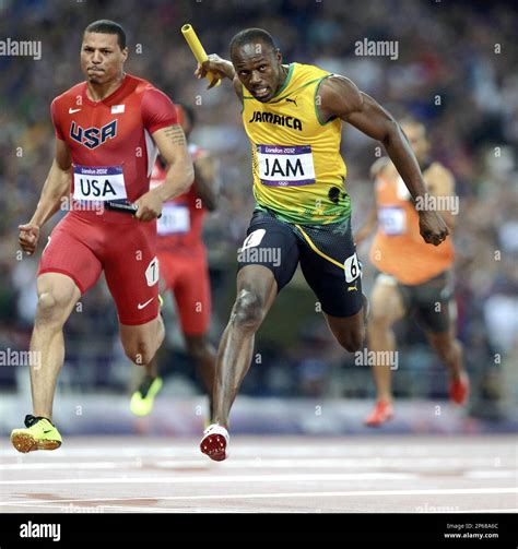 Usain Bolt R Anchor Of Jamaican Team Crosses The Finish Line