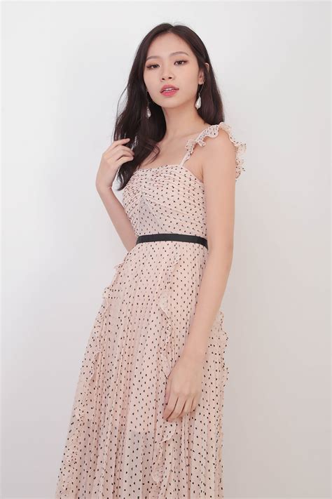 RESTOCK Elendra Pleated Dress In Nude Pink