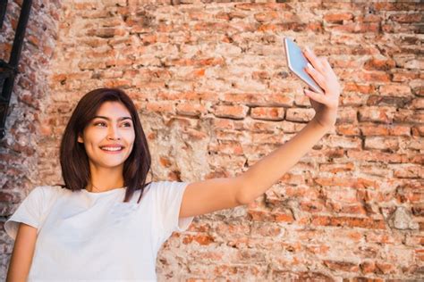 Premium Photo Portrait Of Young Latin Woman Taking Selfies With Her