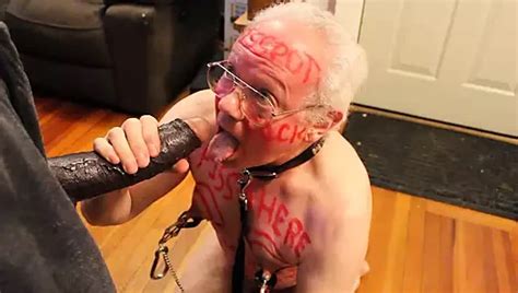 Un Vieux Papi Mature Senior Boit De La Pisse Xhamster