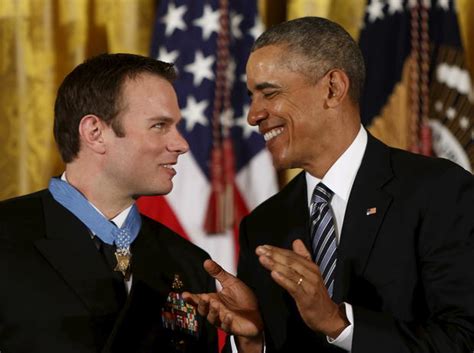 Medal of Honor - Navy SEAL receives Medal of Honor - Pictures - CBS News