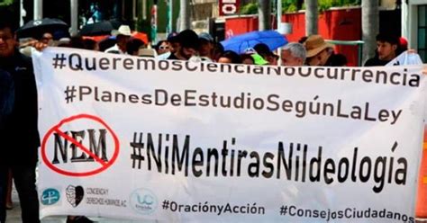 Protestan en Yucatán contra libros de textos gratuitos