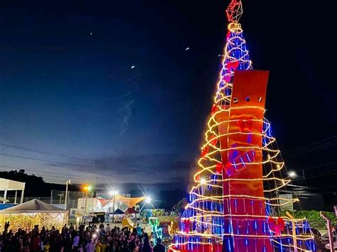 Prefeitura Acende As Luzes De Natal Na Pra A Da Juventude Aruj Rep Rter