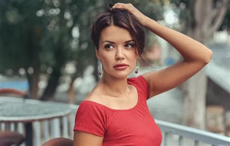 Wallpaper Pose Model Portrait Makeup Brunette Hairstyle Beauty In Red For Mobile And