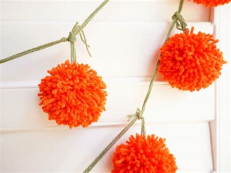 How To Make A Pom Pom Pumpkin Garland