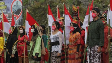 Peringatan Sumpah Pemuda Mahasiswa Nusantara Kibarkan Merah Putih Di Lereng Merapi