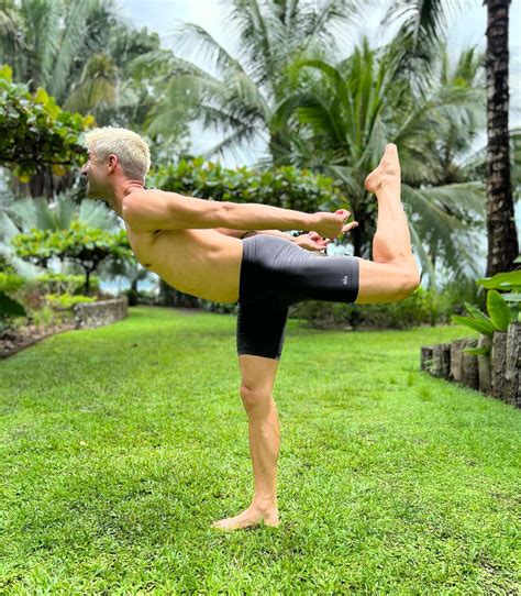 Yogiswithpride Naked Yoga For Men Retreats