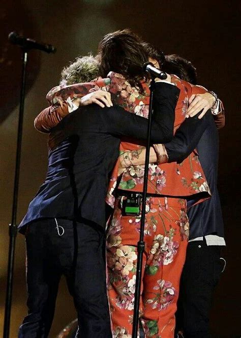 Last Group Hug Before Break Thisisnottheendofonedirection One Direction Pictures One