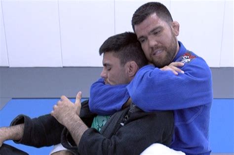 MMA 101 The Rear Naked Choke Submission VIDEO MMA UFC Sports