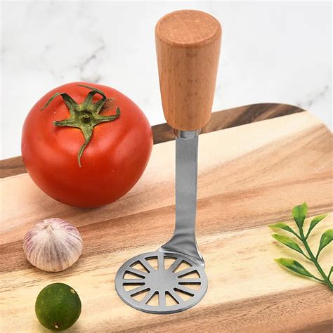 Non Slip Wood Handle Potato Ricer Masher And Masher Fruit And Vegetable