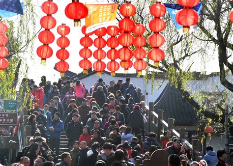 Massive Crowds Take Over Scenic Spots Across China During Spring Festival 7 Cn