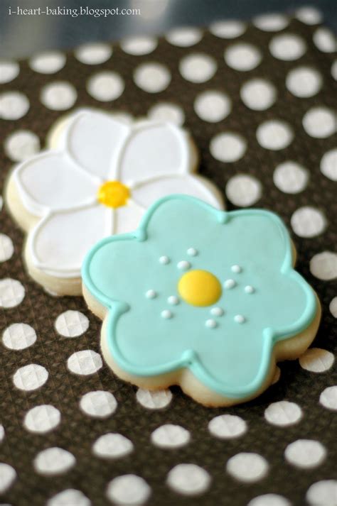 i heart baking!: flower sugar cookies with royal icing