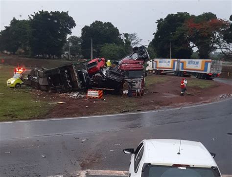 Acidente Entre Caminh Es Causa Morte De Motorista No Trev O De Monte