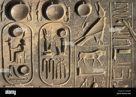 hieroglyphen Fotos und Bildmaterial in hoher Auflösung Alamy