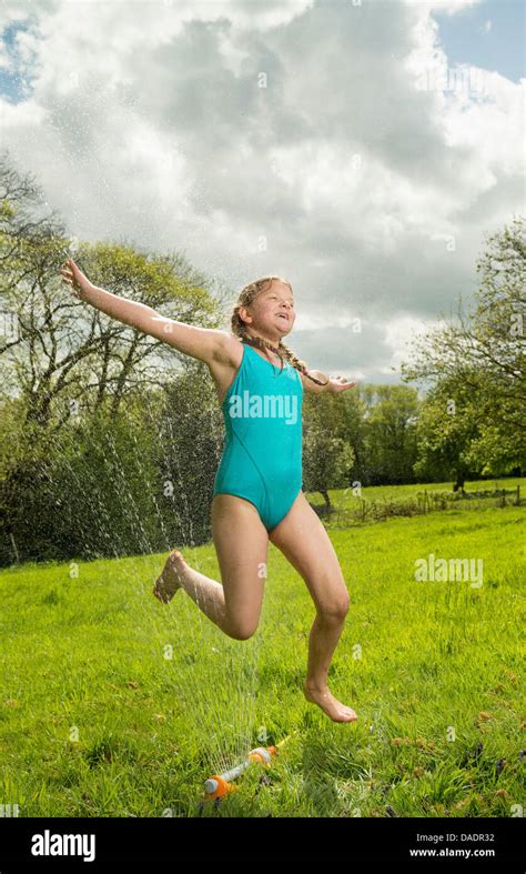 Girl In Shower Banque De Photographies Et Dimages à Haute Résolution