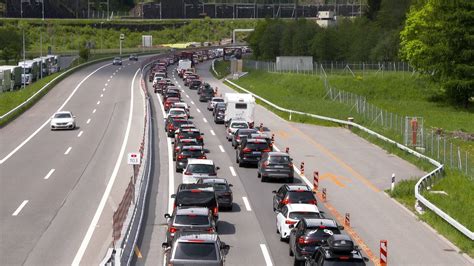 Stau am Gotthard Aktuelle Verkehrslage Richtung Süden FM1Today