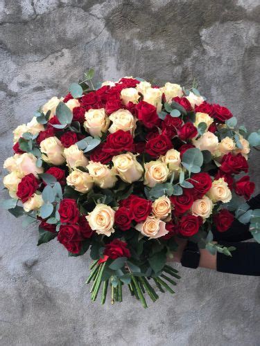 Rozes un rožu pušķi ar piegādi | Ziedu bāze Florex | Ziedu bāze Florex