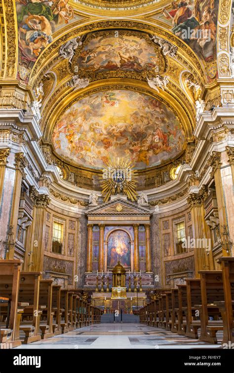 Ceiling church gesu rome italy fotografías e imágenes de alta